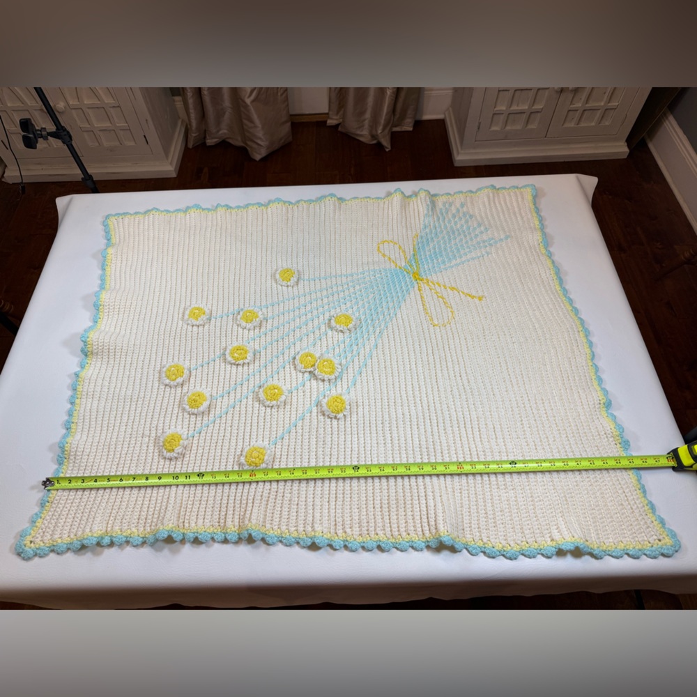 Handmade 80’s baby blanket / tapestry raised crochet flowers blue yellow white - Picture 9 of 10